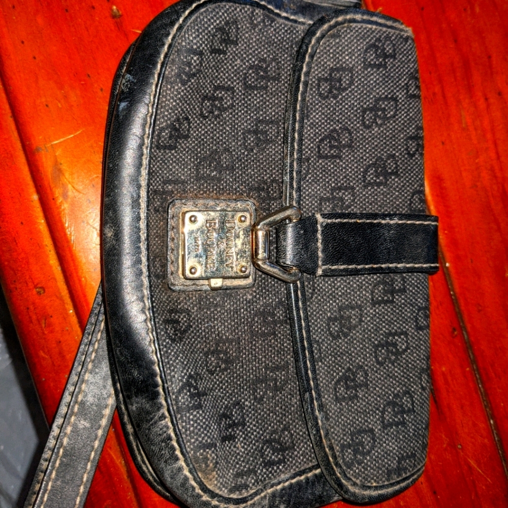 Dooney& Bourke wristlet